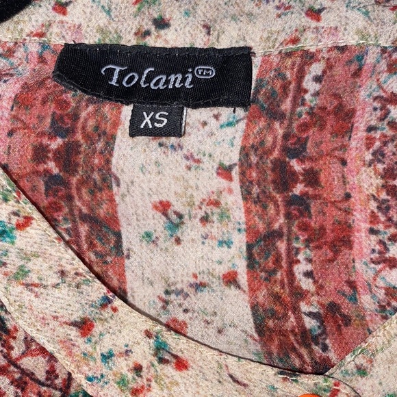 Tolani  boho beautiful 100 percent Silk button up blouse Size XS - Picture 5 of 9